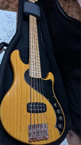 Contrabaixo Fender Dimension mexicano