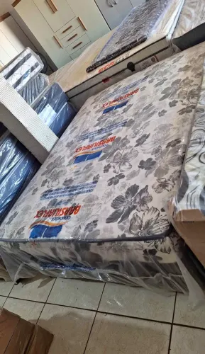 Cama box casal com molas (novo) hoje