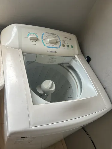 MÁQUINA FUNCIONANDO ELETROLUX 12 kls lava e centrifuga normalmente