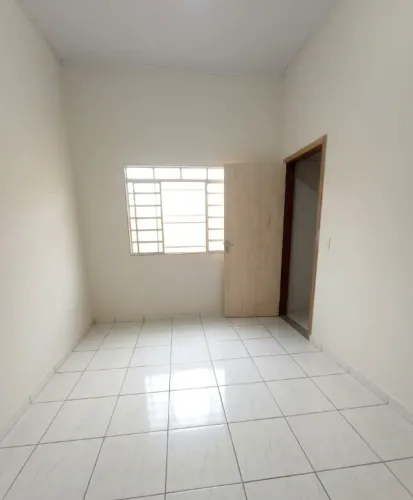 VENDO CASA BEM LOCALIZADA