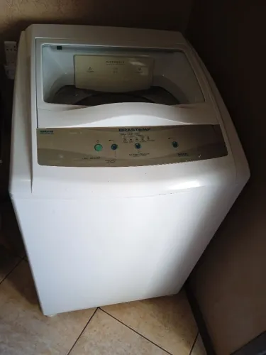 Vendo máquina de lavar roupa Brastemp 8kg Seminova, desocupar lugar, comprei uma maior.