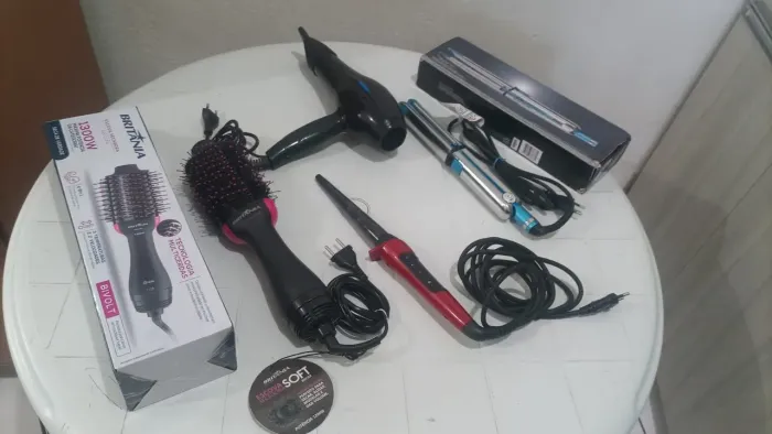 Secador uma prancha um bebyliss e escova secadora novinho troco TV 65 ou iPhone