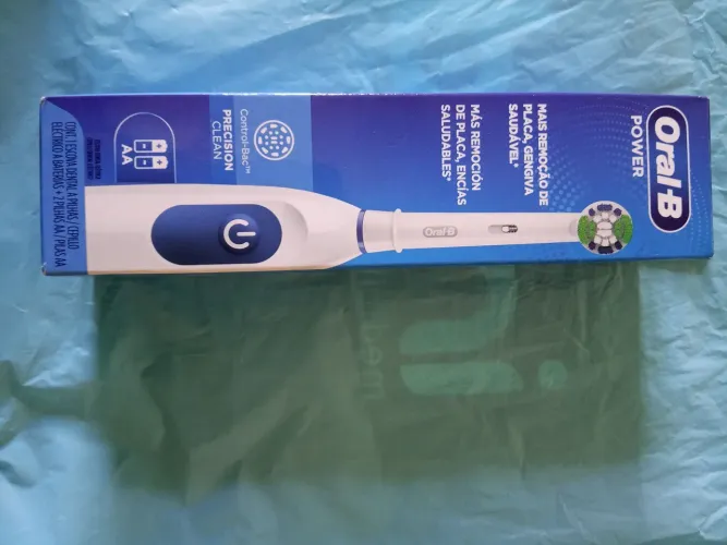 Escova de dentes elétrica Oral B Power Lacrada