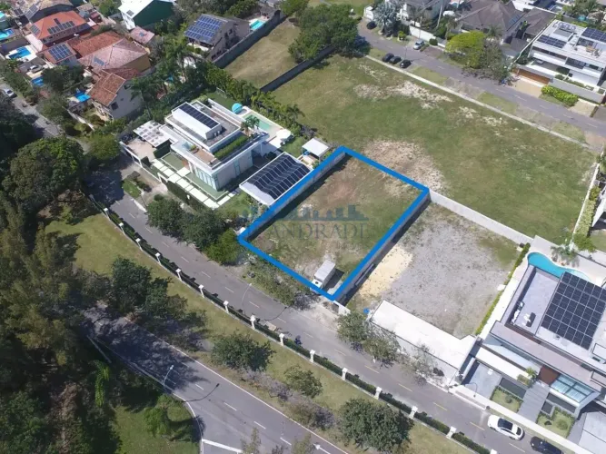 ÚLTIMO terreno plano à venda com 866m² no condomínio Santa Monica Jardins