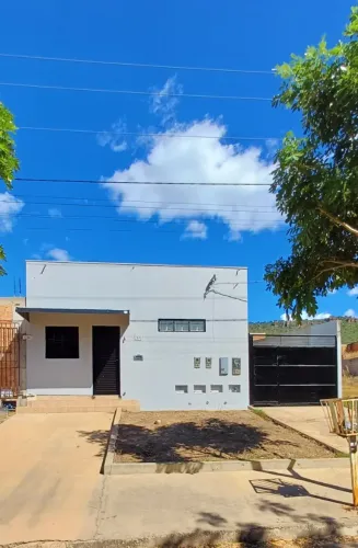 Casa, 2 quartos, sala, cozinha americana e banheiro, bairro Jardins, Barreiras/BA.