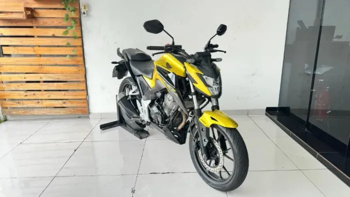 HONDA CB 300F 2024 DOURADA COM APENAS 10.000 KM !!