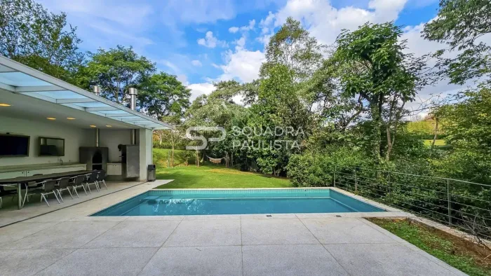 Oportunidade Unica: Arquitetura Premiada em Harmonia com a Natureza