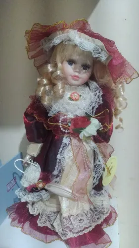 Boneca de Porcelana Antiga em Perfeito Estado