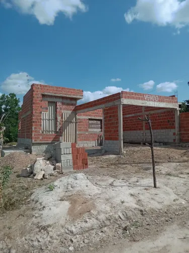 Vende-se terreno com construção na rua Isaías Lopes, 185, Barro branco, Jacobina-BA