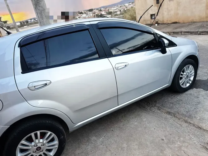 Fiat Punto Attractive 1.4 Fire Flex 8V 5P 2011