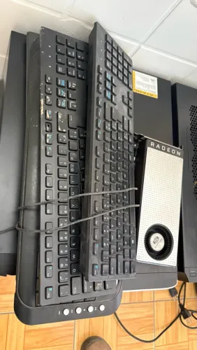 Monitor, cpu, estabilizadores, teclado