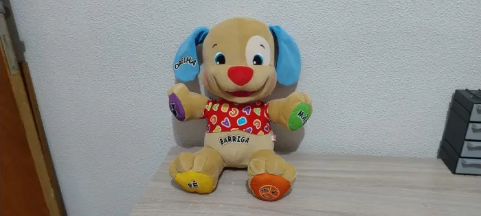 Cachorro pelúcia aprender e brincar - Fisher Price - interativo.