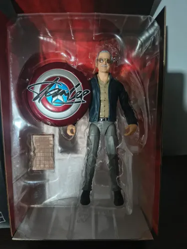Vendo action figure do Stan Lee