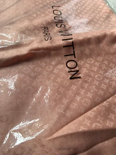 Echarpe Louis Vuitton cor salmão