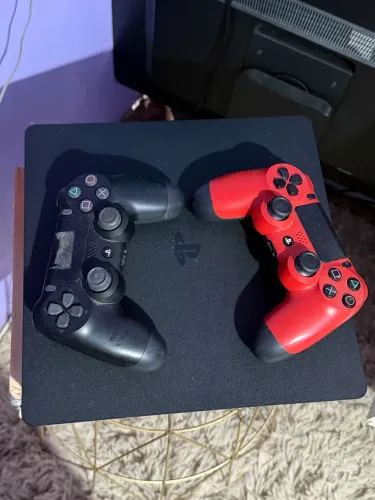 Vendo Ps4 Slim com dois controles originais