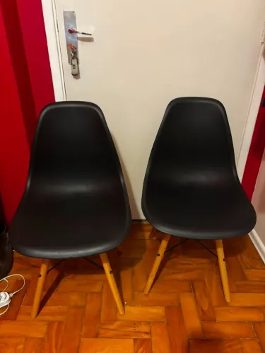 Par de cadeira eames preta