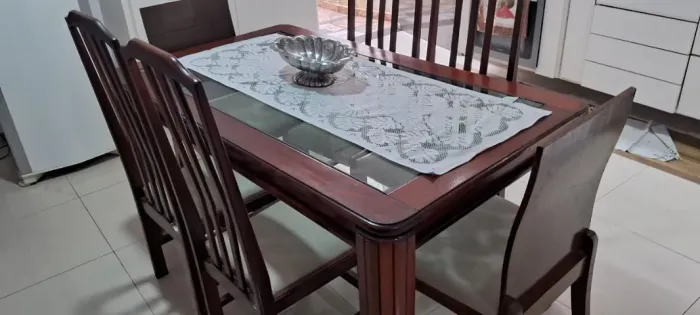 Mesa de Jantar e Balcão Buffet em Madeira Maciça - Excelente Estado!