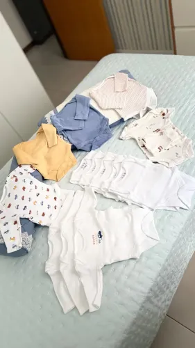 Bundle de roupas de Bebê RN/0 a 3 meses(23 peças).
