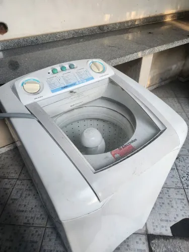 Maquina de lavar - Vazando água 