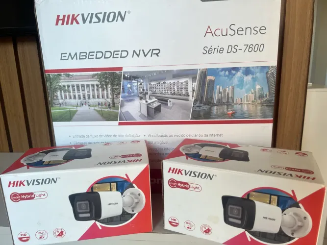 Kit Monitoramento Hikvision - NVR 16 Canais PoE AcuSense + 2 Câmeras Smart Hybrid