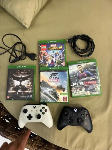 Controles e cds originais do Xbox one!!
