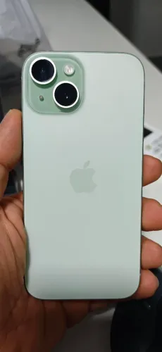 Vendo iPhone 15 Verde com NF em estado de novo