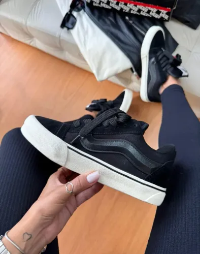 Tênis Vans Old KNU Sola de Borracha Cor: Preto/Off Feminino - Disponível do 34 ao 43