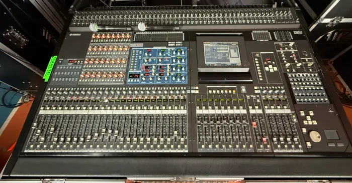 Yamaha PM5D novinha.