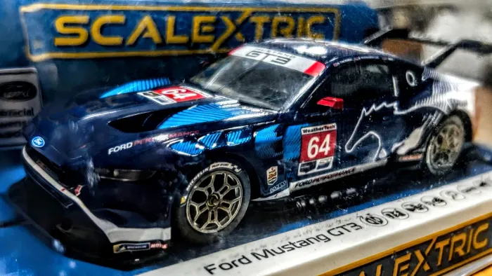 Carrinho Autorama Scalextric Ford Mustang GT3 esc 1:32