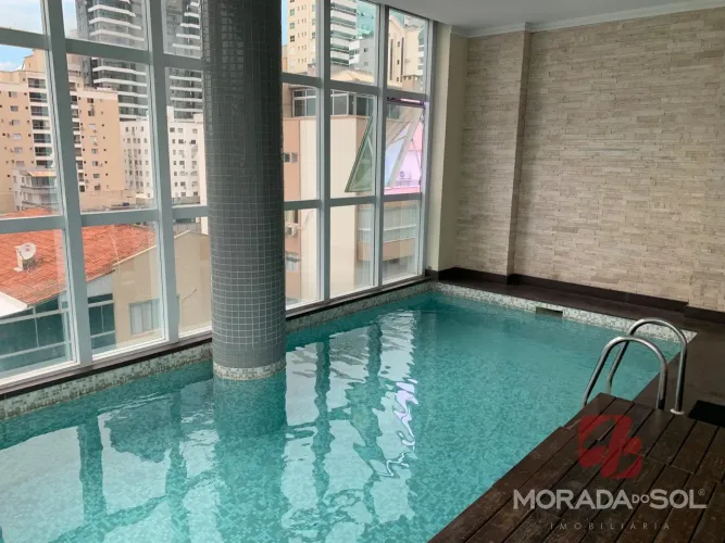 Cobertura em Meia Praia Itapema com 4 Suítes e 200m²