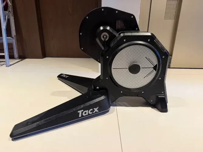 Rolo Smart Tacx Flux S ? Transmissão Direta, Zwift ? com Cassete Inclusa