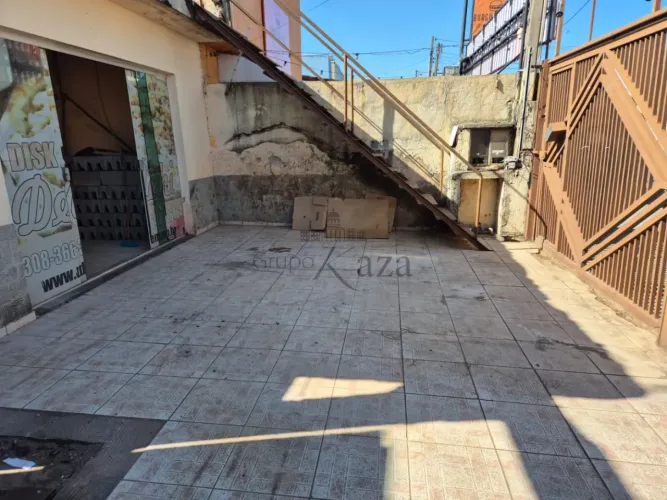 Oportunidade - Salão Comercial em Reforma - Jardim Ismênia - 240m².