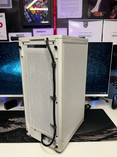 Gabinete Corsair 2000D