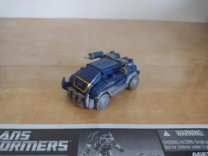 Transformer Soundwave Cybertronian completo