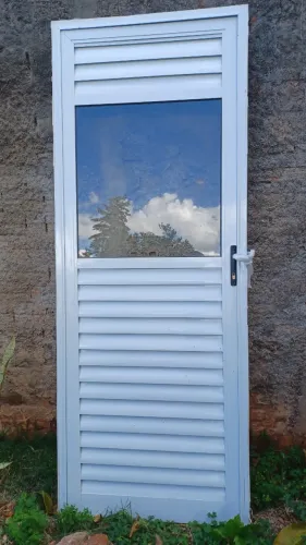 Porta de aluminio palheta branca