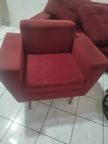 Poltrona estofada vermelha (usada)