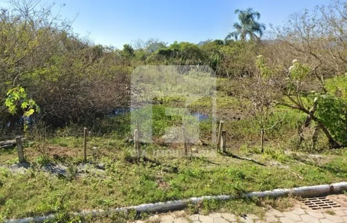 Terreno plano com escritura na Praia dos Açores