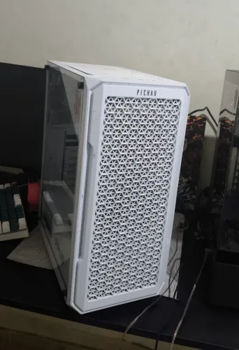Gabinete Pichau apus branco 