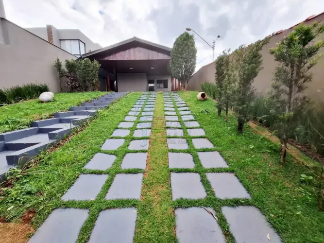 Casa de 107m² com 03 quartos para locação - Jardim Emília