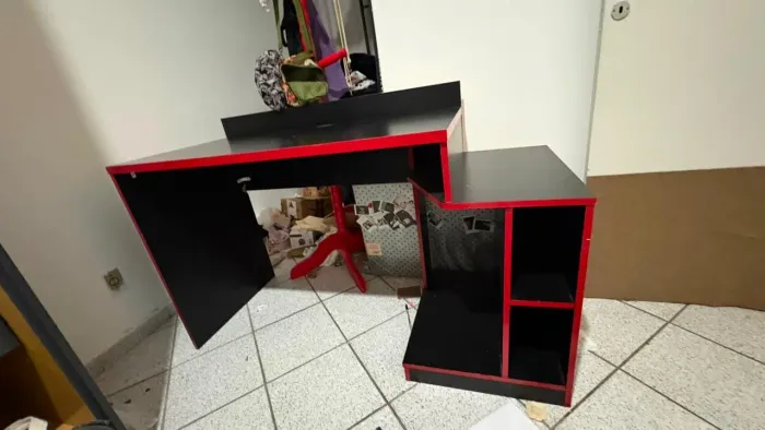Mesa grande gamer para escritório / PC - 1,65m com nichos