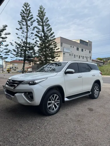 Toyota Hilux SW4 SRX 4X4 2.8 TDI 16V Dies. Aut. 2017