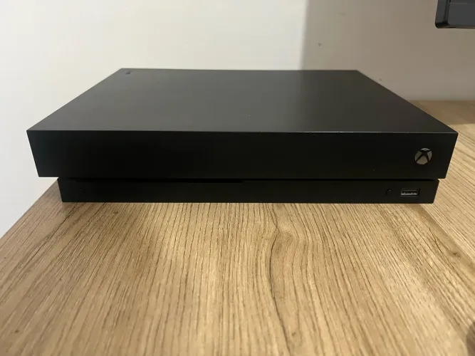 Xbox one X 1tb (troco em algo do meu interesse)