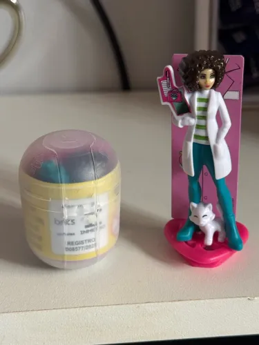 Barbie profissões kinder ovo - Veterinária 