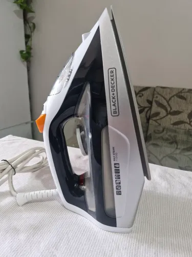 Ferro a Vapor Black+Decker Max Steam 1200W com Base Cerâmica e Anti Gotejamento