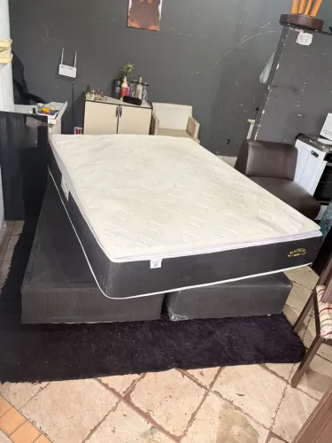 ? CAMA BOX QUEEN SIZE ? bem conservada marcas de uso ?Entrego e passo cartão