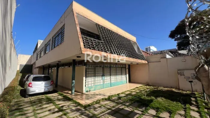 Casa Comercial à venda no Centro (Terminal Central) | 4 quartos (2 suítes) | Escritório e
