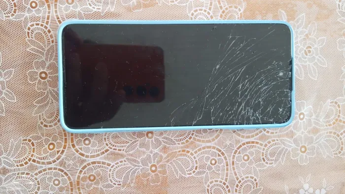 Vendo celular moto g22 com display queimado o resto tudo perfeito 