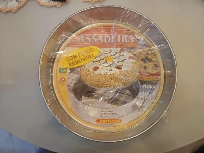 Assadeira 24 vm com fundo removível nova