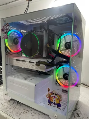 Setup Gamer Completo Branco (Aquário) - PC, Monitor AOC 144Hz, Mesa e Periféricos