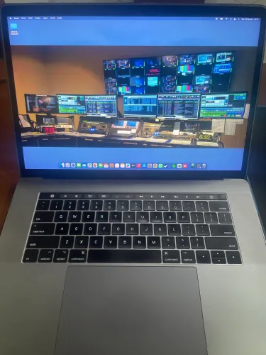 MacBook Pro 2017 - i7 - 16 Ram - 256 SSD - vendo ou negocio